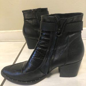 FREDA SALVADOR Blk Croc Embossed \ Leather Bootie